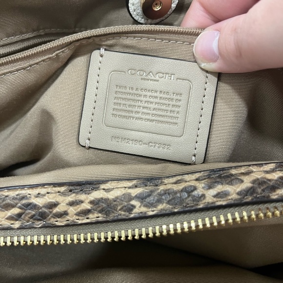 Coach shoulder bag 👜 - Picture 7 of 9